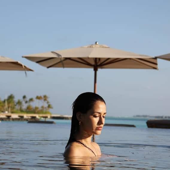 દિશા પટનીએ પોતાની નવી પોસ્ટ દ્વારા આ આંકડો પાર કરવાની ખુશી શેર કરી છે, તેની હોટ તસવીરો શેર કરીને દિશાએ ઈન્ટરનેટનું તાપમાન વધાર્યું છે.