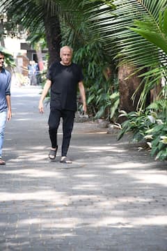 Ranbir Alia Wedding: মেয়ের বিয়ের আবহে বাড়িতে ক্যামেরাবন্দি মহেশ ভট্ট