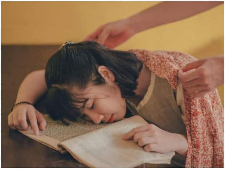 Take away your sleep like this while studying, Health Care Tips पढ़ते समय अपनी नींद को इस तरह करें दूर, अपनाएं ये तरीके