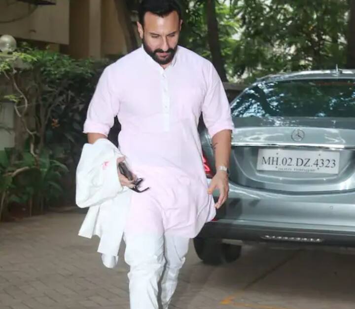 ਉਨ੍ਹਾਂ ਦੇ ਨਾਲ ਸੈਫ ਅਲੀ ਖਾਨ ਵੀ ਸਪਾਟ ਹੋਏ, ਜੋ ਇਸ ਵਿਆਹ 'ਚ ਨਵਾਬੀ ਅੰਦਾਜ਼ 'ਚ ਨਜ਼ਰ ਆਏ। ਜੇਕਰ ਦੇਖਿਆ ਜਾਵੇ ਤਾਂ ਤੈਮੂਰ ਉਹਨਾਂ ਦੀ ਬਿਲਕੁਲ ਕਾਪੀ ਲੱਗ ਰਿਹਾ ਸੀ।