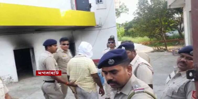 South 24 Parganas: Reconstruction of twin murder case at Magrahat South 24 Parganas News: মগরাহাটে জোড়া খুনে ধৃত জানে আলম মোল্লাকে নিয়ে ঘটনার পুনর্নির্মাণ পুলিশের