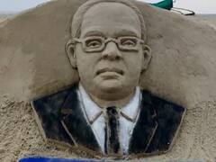 PHOTO : वाळूशिल्प साकारत डॉ. बाबासाहेब आंबेडकरांना अनोख्या पद्धतीनं अभिवादन