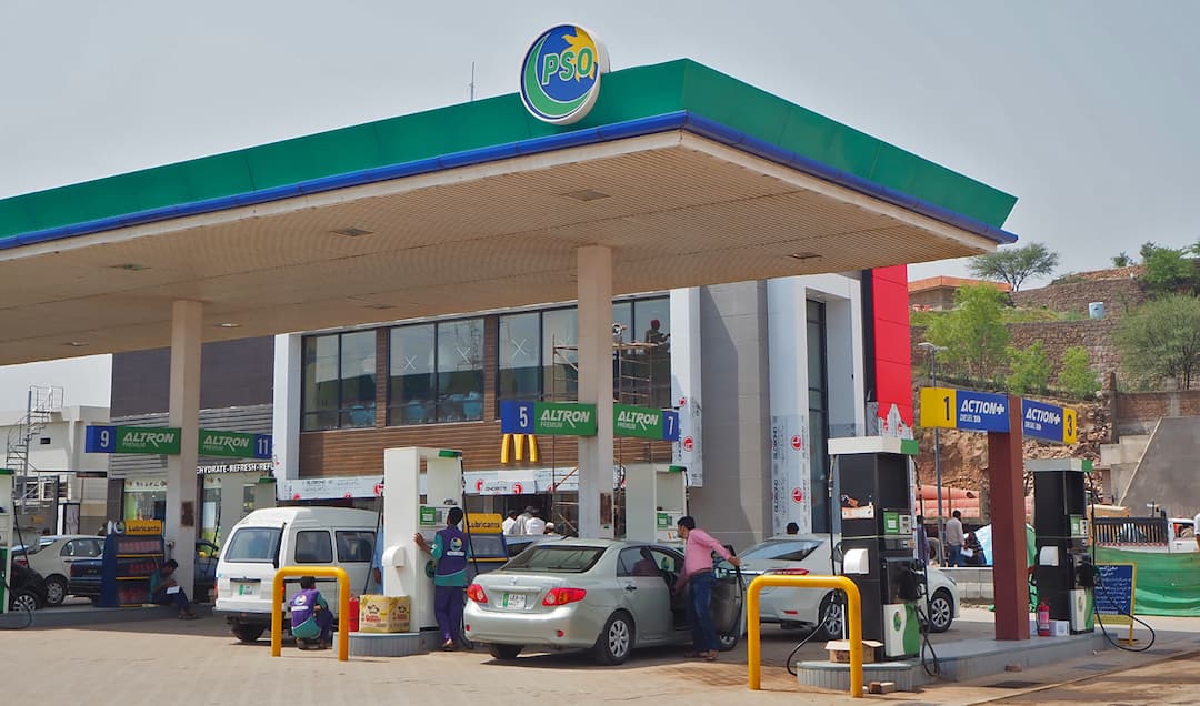 Diesel Price In Pakistan: पाकिस्तान के लोगों को लग सकता है महंगाई का करंट, 200 रुपये/लीटर तक जा सकती है डीजल की कीमतें Diesel Price In Pakistan To Go Upto Rs 200 per litre, Inflation can Hit Hard Diesel Price In Pakistan: पाकिस्तान के लोगों को लग सकता है महंगाई का करंट, 200 रुपये/लीटर तक जा सकती है डीजल की कीमतें