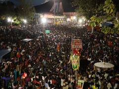 Madurai Chithirai Thiruvizha Album: சித்திரைத் திருவிழாவிற்கு மதுரை மாநகர் நோக்கு மலை விட்டு கிளம்பினார் அழகர் !
