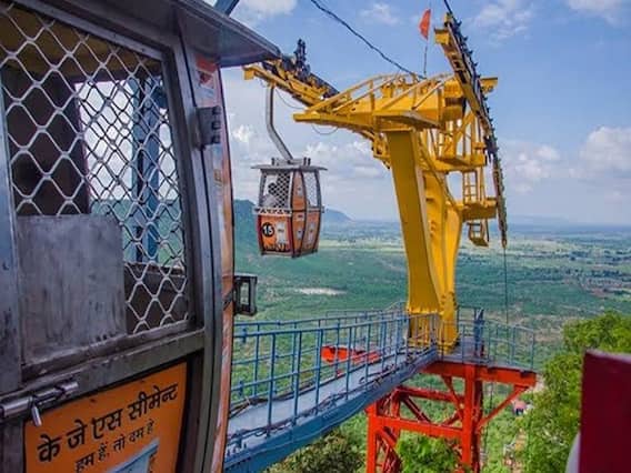 Maihar Ropeway: सतना के मैहर में 45 मिनट तक हवा में लटकी रही रोपवे तो श्रद्धालुओं की अटकी जान, मची चीख-पुकार Maihar Ropeway: सतना के मैहर में 45 मिनट तक हवा में लटकी रही रोपवे तो श्रद्धालुओं की अटकी जान, मची चीख-पुकार