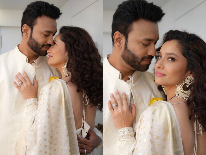 विक्की जैन भी व्हाइट नेहरू जैकेट पहने किसी हैंडसम हंक से कम नहीं लग रहे. दोनों की केमिस्ट्री काफी दमदार है. साथ ही अंकिता इन तस्वीरों में अपनी वेडिंग रिंग को खूब फ्लॉन्ट कर रही हैं.