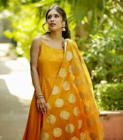 Neha Malik Photos: ਅਦਾਕਾਰਾ ਨੇਹਾ ਮਲਿਕ ਨੇ ਫਿਰ ਦਿਖਾਇਆ ਦੇਸ਼ੀ ਲੁੱਕ, ਪੀਲੇ ਸ਼ੂਟ 'ਚ ਲਾਇਆ ਗਲੈਮਰ ਦਾ ਤੜਕਾ