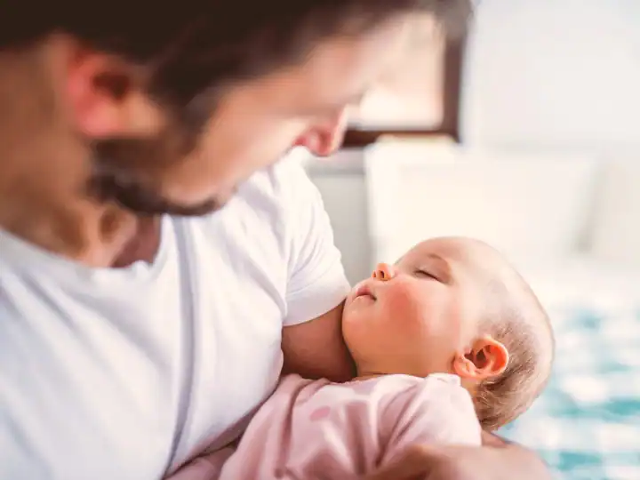 DNP - Paternity Leave: ਬੱਚੇ ਦੇ ਜਨਮ 'ਤੇ ਪਿਤਾ ਨੂੰ ਮਿਲਦੀ ਹੈ ਪੈਟਰਨਿਟੀ ਲੀਵ, ਜਾਣੋ ਤੁਹਾਡੇ ਸੂਬੇ 'ਚ ਕੀ ਹਨ ਨਿਯਮ
