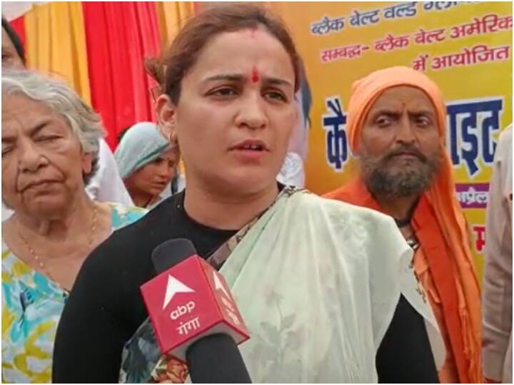 BJP Leader Aparna Yadav reacted to Raj Thackeray statement about removing loudspeakers from mosques, Yogi Adityanath ANN अपर्णा यादव ने राज ठाकरे के मस्जिदों से लाउडस्पीकर हटाने वाले बयान पर दी प्रतिक्रिया, जानें- क्या कहा?