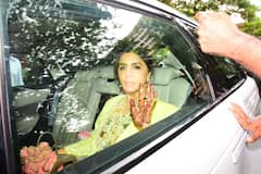 Alia Ranbir Wedding :  'वऱ्हाड निघालं लग्नाला '; नीतू कपूर, रिद्धिमा अन् सोनी राझदान लग्न सोहळ्यासाठी आर. के. हाऊसमध्ये दाखल