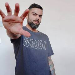 PHOTO : विराट कोहलीला आलिशान गाड्यांचा शौक, वार्षिक कमाई किती?