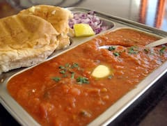 Maharashtra Famous Food: वड़ा पाव से लेकर पूरन पोली तक, ये हैं महाराष्ट्र के चटपटे और लजीज पकवान, आप भी जरूर करें ट्राई