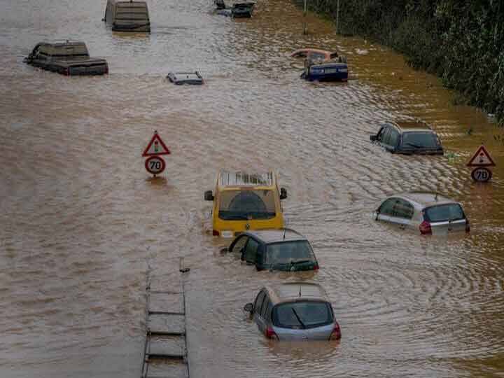 Over 300 killed in floods in Durban, South Africa डरबन में भारी बारिश और बाढ़ लाई तबाही, 306 से ज्यादा लोगों की मौत