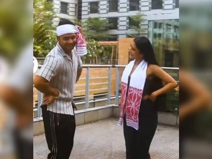Riyan Parag teaches Dhanashree Verma Assam Traditional Dance Step on Bihu IPL 2022: रियान पराग ने धनश्री वर्मा से करवाया बिहू स्पेशल डांस, देखें मजेदार वीडियो