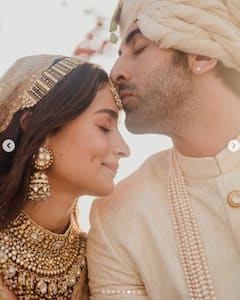 Alia-Ranbir Wedding Pics: বিয়ে মিটতেই আলিয়াকে কোলে তুলে চললেন রণবীর, মুহূর্তে ভাইরাল ছবি