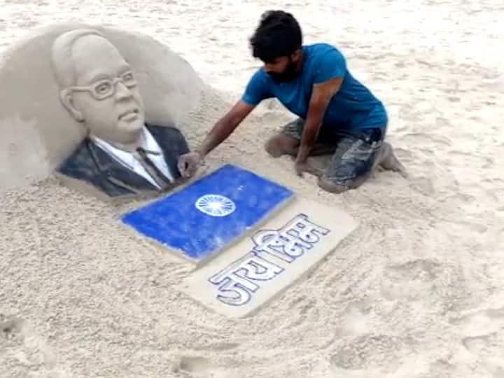 2010 पासून रवीराज चिपकर वेगवेगळ्या प्रकारची वाळूशिल्प साकारत आहेत.