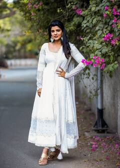 Aishwarya Rajesh: వైట్ కలర్ చుడీదార్ లో ఐశ్వర్య రాజేష్ ఏంజెల్ లుక్