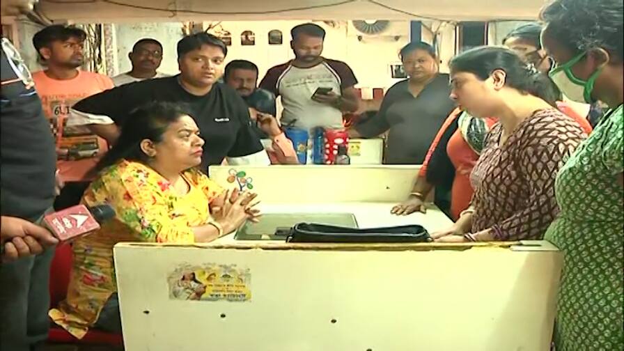 Kolkata behala tmc clash accused will be punished assures mla ratna chatterjee Behala Chaos: বাবন আত্মসমর্পণ করুক, সাফ জানালেন রত্না চট্টোপাধ্যায়