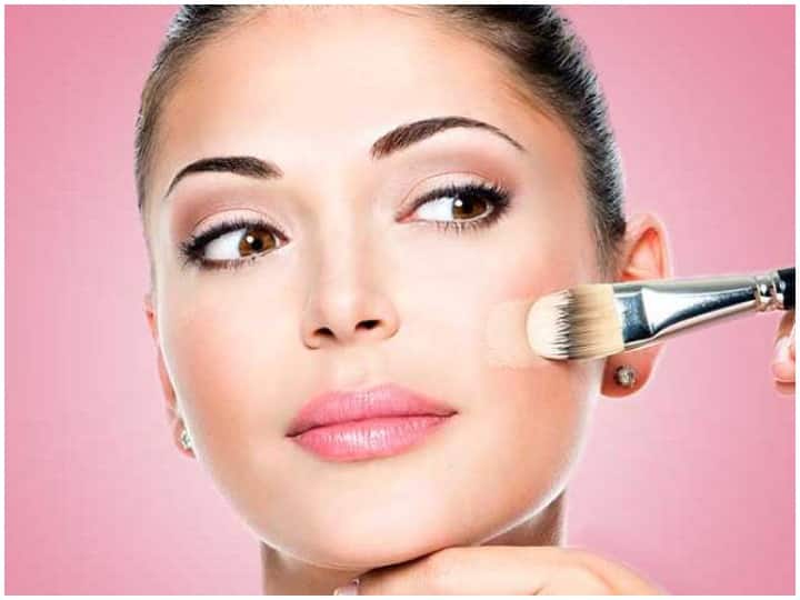 Follow tips to keep oily Foundation on your face, Skin Care Tips अपने ऑयली फाउंडेशन को चेहरे पर लंबे समय तक लगाए रखने के लिए फॉलो करें ये टिप्स