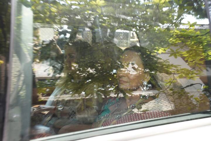 आलिया रणबीर कपूर की दुल्हनिया बनने के लिए पूरी तरह से तैयार हैं. और भट्ट परिवार भी अपनी बेटी को दुल्हन बनता देखने के लिए काफी एक्साइटेड नजर आ रहा है.