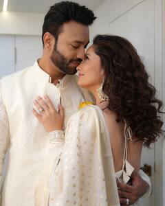 पति विक्की की बाहों में झूमती अंकिता ने कुछ यूं सेलिब्रेट किया अपना खास दिन, शेयर की रोमांटिक तस्वीरें