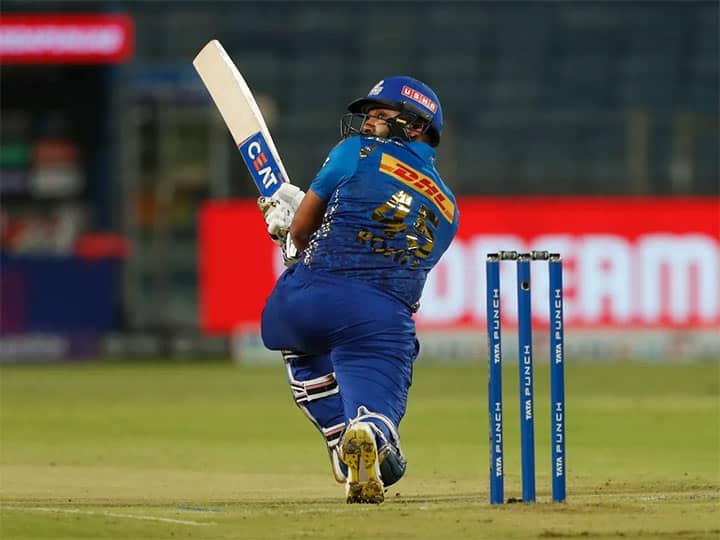 ipl 2022 Rohit Sharma Fined Rs 24 Lakh For Slow Over Rate Will Be Banned For One Match If Occurred Again IPL 2022: రోహిత్‌ మళ్లీ ఆ తప్పు చేశాడంటే నిషేధం తప్పదు - ఐపీఎల్‌ కమిటీ హెచ్చరిక