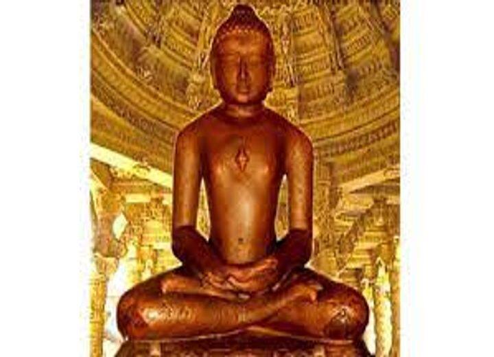 अंहिसा का भाव- महावीर भगवान अहिंसा के पुजारी थे. उनका मानना था कि धरती पर सभी को समान जीने का अधिकार है. एक, दो, तीन, चार और पांच इंद्रिय वाले जीवों की हिंसा नहीं करनी चाहिए. उन् कहीं जाने से नहीं रोकना चाहिए.