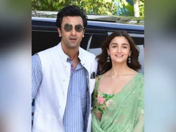 Alia Ranbir Wedding: अमिताभ बच्चन ने ख़ास अंदाज़ में दी रणबीर और आलिया को शादी की बधाई, कही ये खास बात Alia Ranbir Wedding: अमिताभ बच्चन ने ख़ास अंदाज़ में दी रणबीर और आलिया को शादी की बधाई, कही ये खास बात
