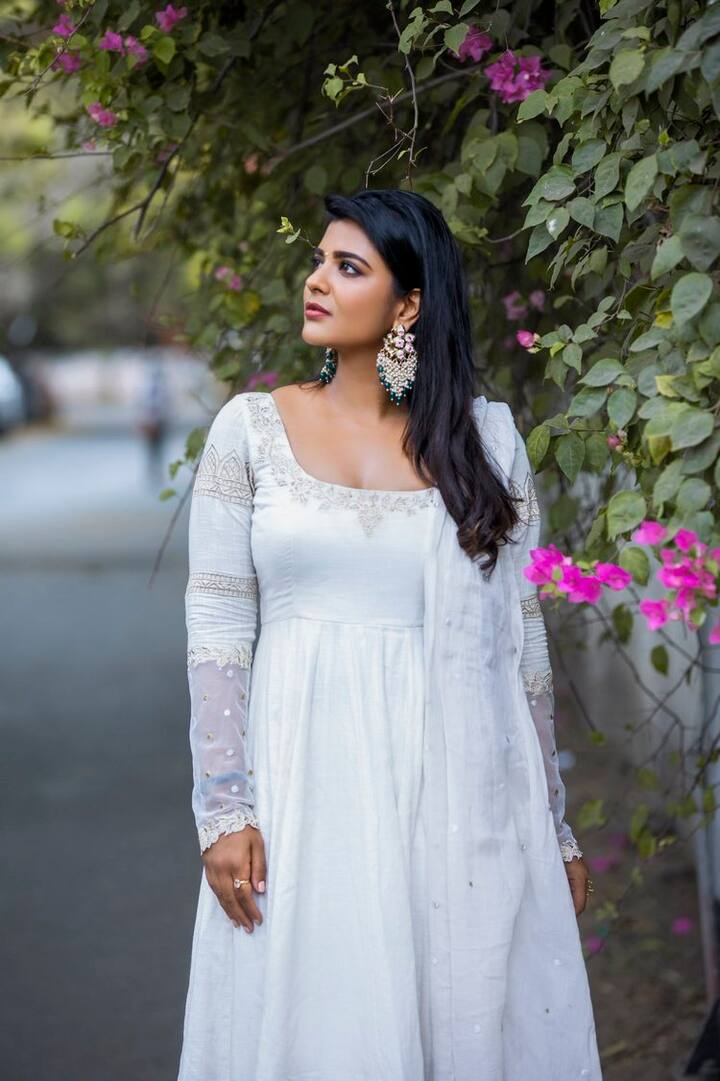 తాజాగా ఈ బ్యూటీ ఓ ఫొటోషూట్ లో పాల్గొంది. (Photo Courtesy: Aishwarya Rajesh Instagram)