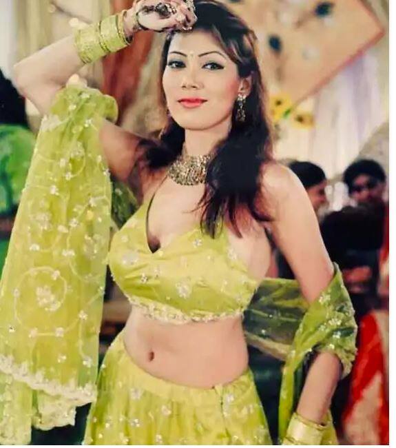 ਮੁਨਮੁਨ ਦੱਤਾ ਨੂੰ ਮੌਡਰਨ ਅਤੇ ਸਟਾਈਲਿਸ਼ ਆਊਟਫਿਟ ਬਹੁਤ ਪਸੰਦ ਹਨ, ਜਿਨ੍ਹਾਂ ਨੂੰ ਉਹ ਸਟਾਈਲ ਨਾਲ ਕੈਰੀ ਕਰਨਾ ਕਦੇ ਨਹੀਂ ਭੁੱਲਦੀ।