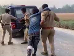 Rampur: हत्या के आरोपियों ने की पुलिस के शिकंजे से भागने की कोशिश, पैर में गोली मारकर दबोचे गए
