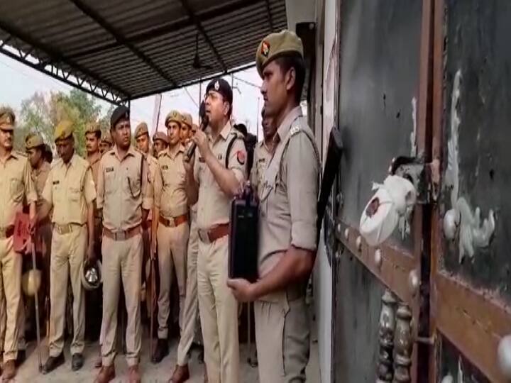 Uttar Pradesh Prayagraj Police sealed 5 houses of jailed Samajwadi Party  block chief ANN Prayagraj News: भू- माफियाओं के खिलाफ कार्रवाई जारी, जेल में बंद सपा ब्लाक प्रमुख की संपत्तियां हुईं कुर्क