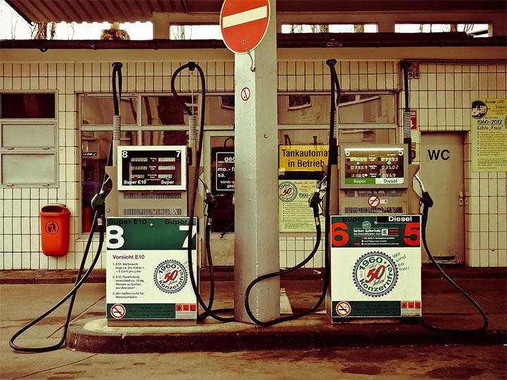 Petrol Diesel Price Centre not thinking about tax cut for fuel price relief as of now Petrol - Diesel Price: పెట్రోల్‌ సుంకం తగ్గిదాం సార్‌! పెట్రోలియం మినిస్ట్రీకి కేంద్రం చెప్పింది వింటే షాకే!!