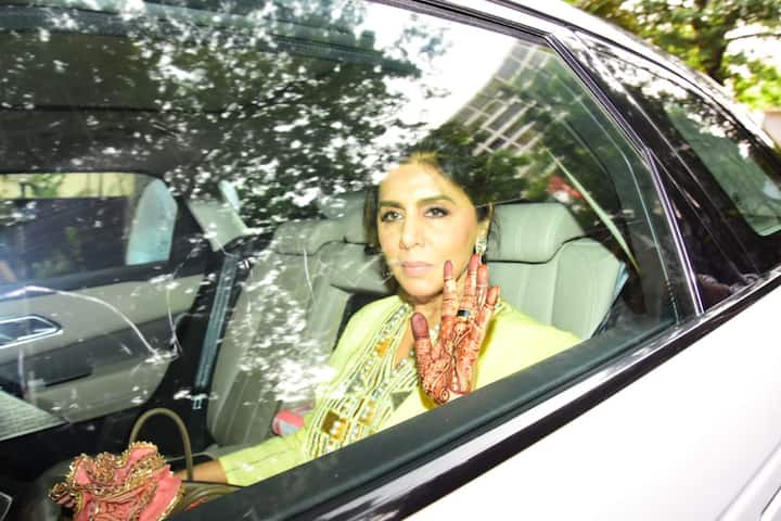 Neetu Kapoor flaunting her mehendi as she waved at the paps.