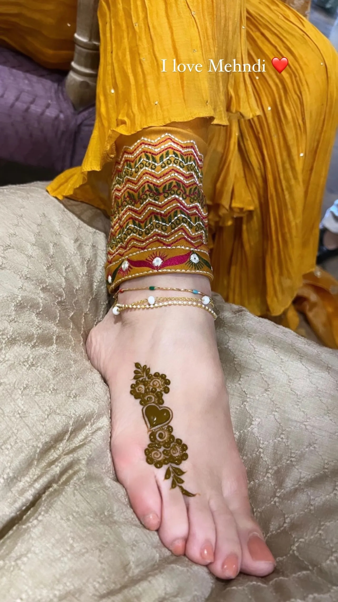Ranbir Kapoor-Alia Bhatt Wedding: Inside PICS From The Mehendi Ceremony