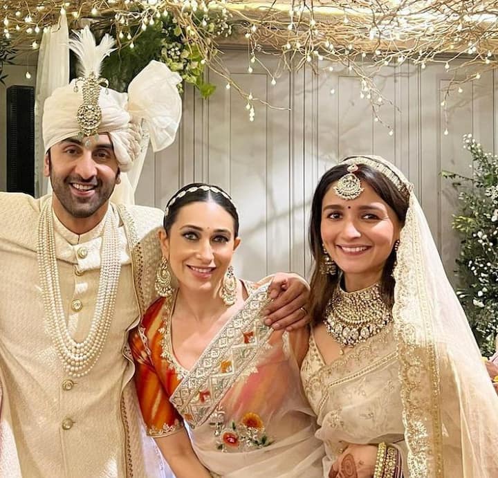 Karisma Kapoor with newlyweds Ranbir and Alia