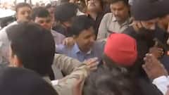 Mainpuri: मुलायम और अखिलेश का कार्यकर्ताओं से संवाद, क्या Mulayam बनाएंगे Akhilesh का काम ?