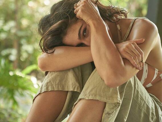 क्या आपने देखी जंगल के बीच बैठी इस 'फीमेल मोगली' की तस्वीर, खान खानदान से है इन मोहतरमा का रिश्ता क्या आपने देखी जंगल के बीच बैठी इस 'फीमेल मोगली' की तस्वीर, खान खानदान से है इन मोहतरमा का रिश्ता