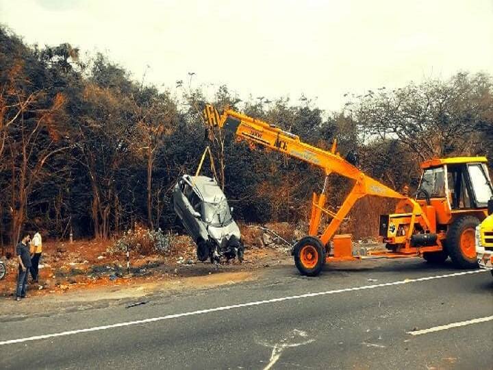 Dharmapuri: 10 injured in car accident near Toppur Anjaneyar temple தருமபுரி: தொப்பூர் ஆஞ்சநேயர் கோவில் அருகே  கார்  விபத்து - 10 பேர் காயம்