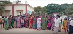 Parents Protest For School in Nellore: బడుల విలీనానికి వ్యతిరేకంగా తల్లిదండ్రుల ఆందోళన | ABP Desam