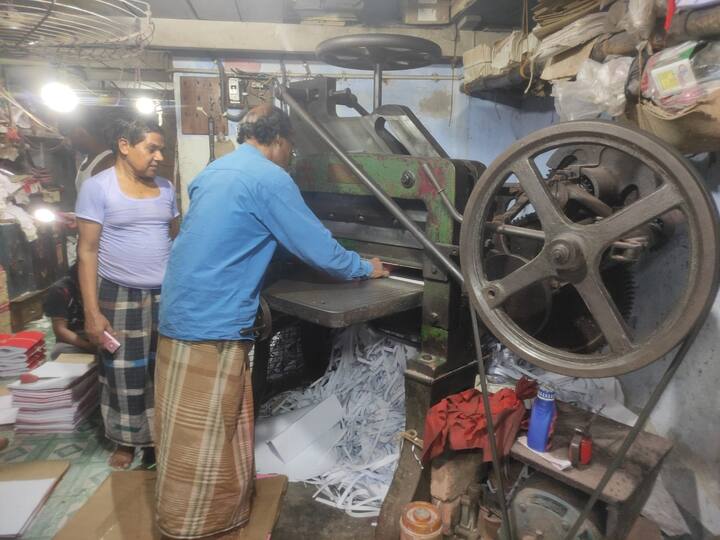 বিচিত্রা স্টোরের মোহাম্মদ ফারুক জানালেন, 