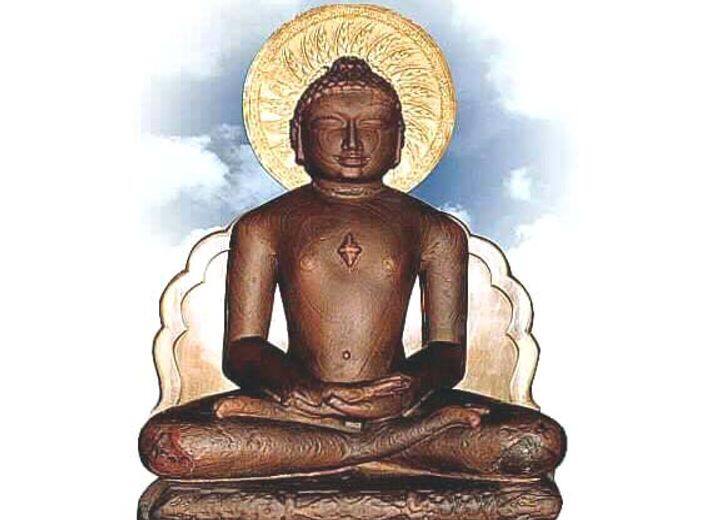 सत्य- भगवान महावीर का दूसरा सिद्धांत सत्य का पालन करना है. व्यक्ति को सत्य का मार्ग जरूर अपनाना चाहिए. झूठ का सहारा नहीं लेना चाहिए.