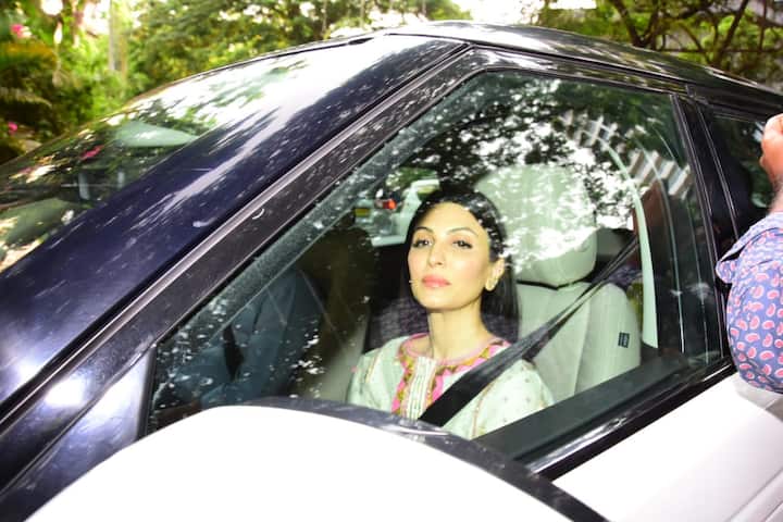 Groom's sister Riddhima Kapoor Sahni clicked as she arrived at RK residence.