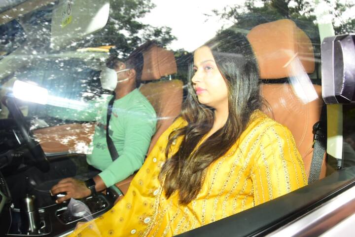 Shaheen Bhatt arrived with her mom Soni Razdan.