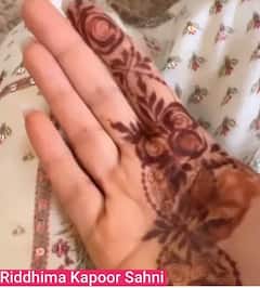 Wedding : रणबीर कपूर आणि आलिया भट्टच्या मेहेंदी सोहळ्याची झलक!