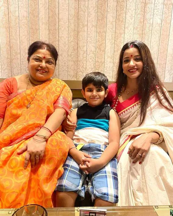 Bhojpuri queen Monalisa seen in red bindi and traditional Bengali look, see photo