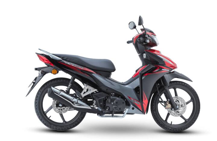 इसके मीटर कंसोल को भी नए लेआउट के साथ एक समान बदलाव दिया गया है, जबकि बेहतर स्पीड और राइड के लिए फ्रैश फ्रंट काउल और हेडलाइट कवर दिया गया है.