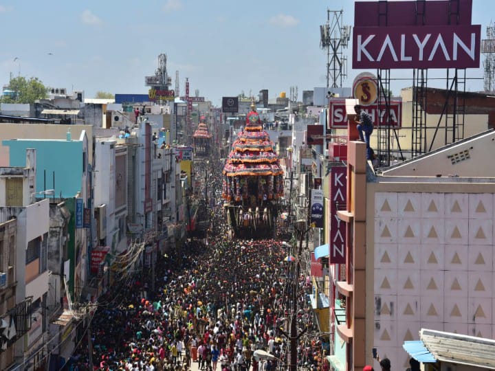 Madurai Chithirai Thiruvizha: மதுரை வீதிகளில் தேரில் வலம் வந்த மீனாட்சி - சுந்தரேஸ்வரர்