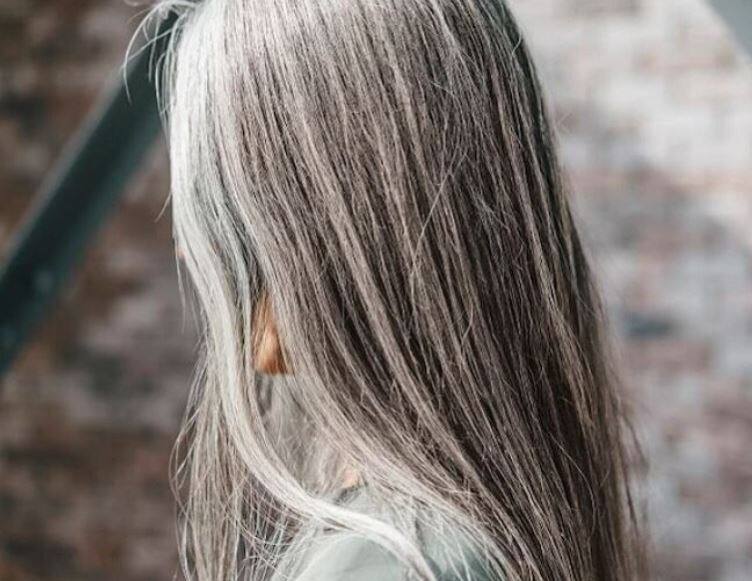 Health Tips and causes for avoid white hair or white hair problem in early age Health Tips : कमी वयातच केस पांढरे होत आहेत का? असं का होतं? यावर उपाय काय...