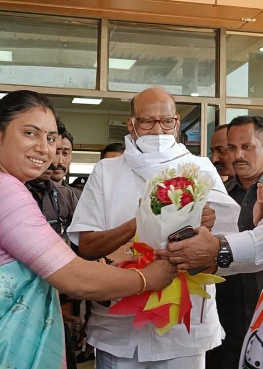 शरद पवार जळगाव दौऱ्यावर, कार्यकर्त्यांनी केलं जंगी स्वागत